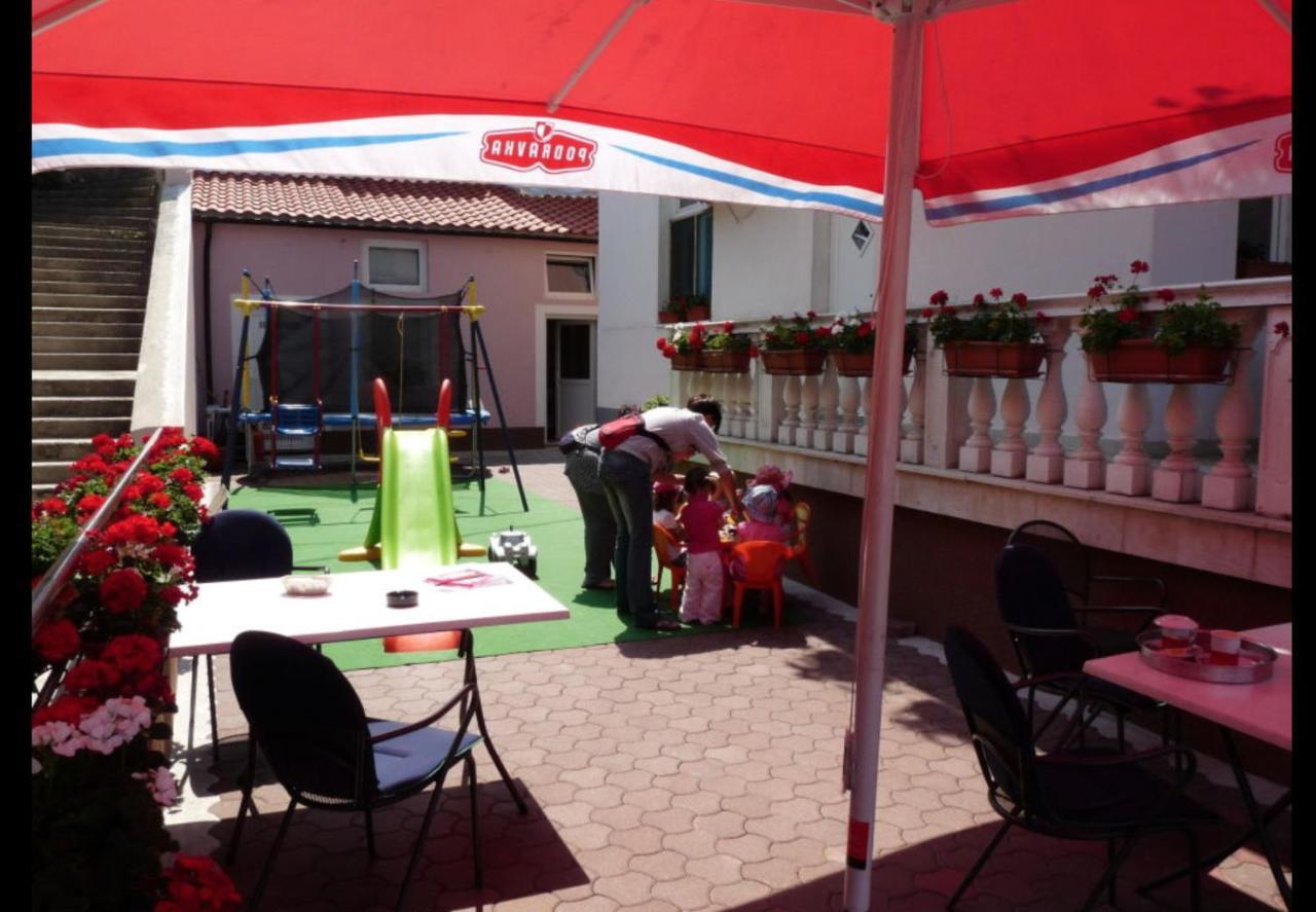 Lux Hotel Pansion Jablanac Exterior foto